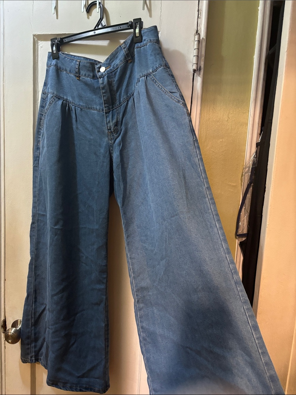 Wide-Leg Blue Denim Baggy Jeans for Women Size Large fits like a 12 in women’s